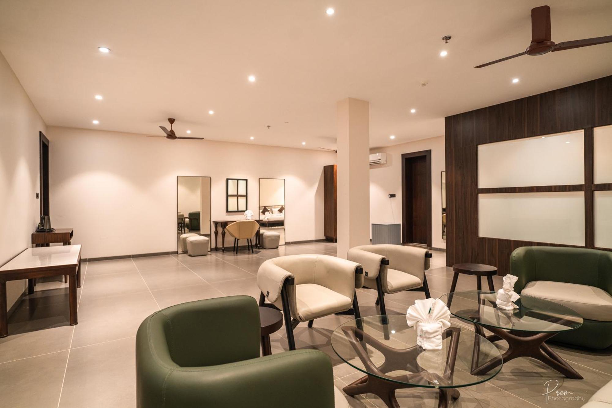 Hotel Omaya Garden Rāipur エクステリア 写真